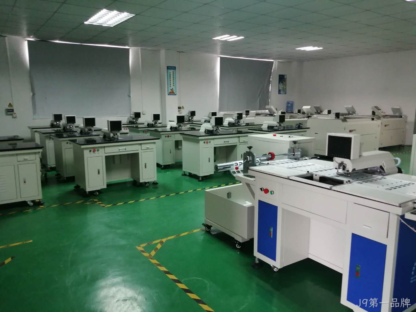 自动打孔机